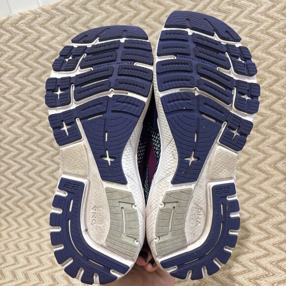 Brooks Women’s Adrenaline GTS 22 Running Shoes - Picture 7 of 10